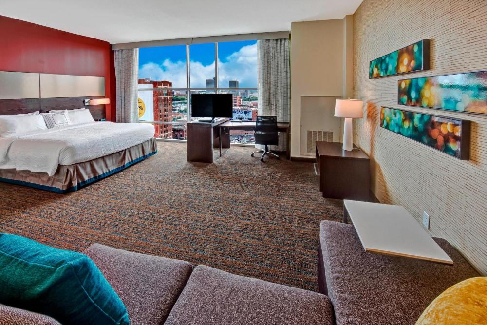 Deluxe King Studio with City View interior